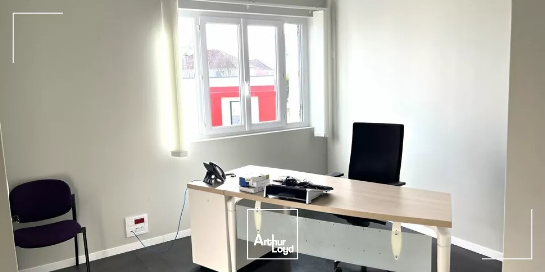 À LOUER - ENSEMBLE DE BUREAUX SITUÉS À POITIERS SUD DE 210 M2 - PROCHES DE TOUTES COMMODITÉS 