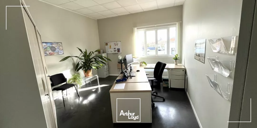 À LOUER - ENSEMBLE DE BUREAUX SITUÉS À POITIERS SUD DE 210 M2 - PROCHES DE TOUTES COMMODITÉS 