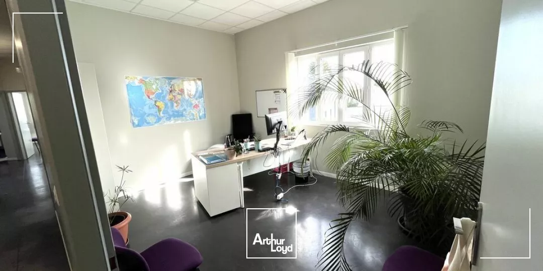 À LOUER - ENSEMBLE DE BUREAUX SITUÉS À POITIERS SUD DE 210 M2 - PROCHES DE TOUTES COMMODITÉS 