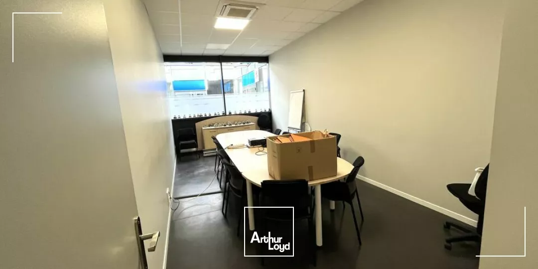 À LOUER - ENSEMBLE DE BUREAUX SITUÉS À POITIERS SUD DE 210 M2 - PROCHES DE TOUTES COMMODITÉS 