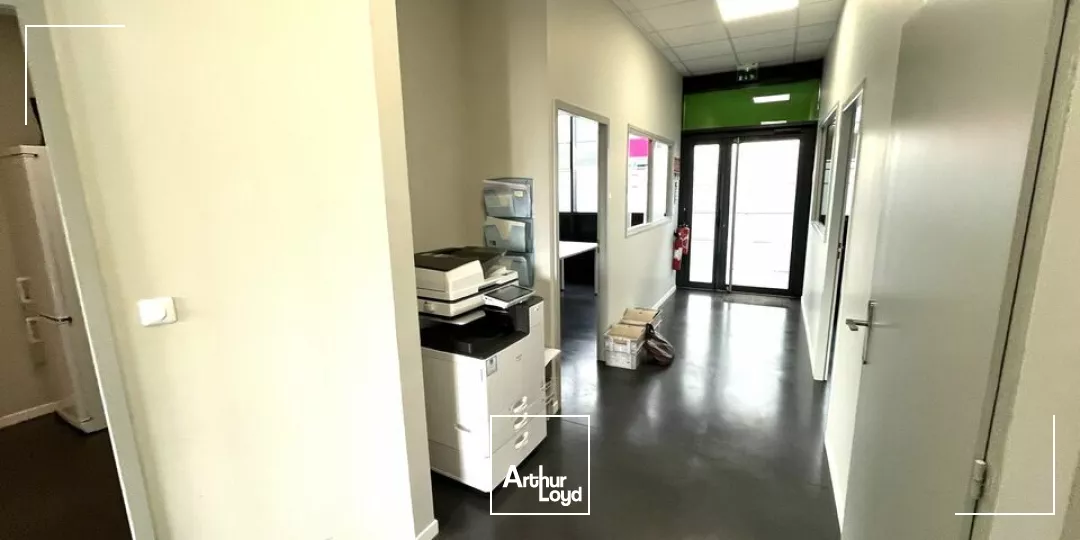 À LOUER - ENSEMBLE DE BUREAUX SITUÉS À POITIERS SUD DE 210 M2 - PROCHES DE TOUTES COMMODITÉS 