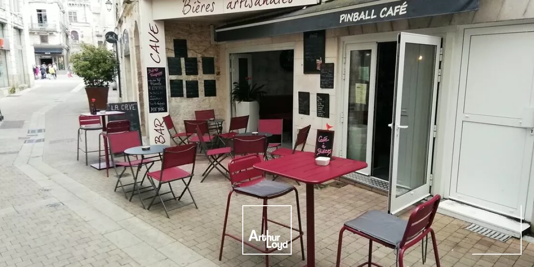 OPPORTUNITE ACHAT HYPER CENTRE NIORT BAR AVEC LOGEMENT ET TERRASSE