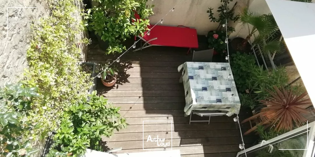 OPPORTUNITE ACHAT HYPER CENTRE NIORT BAR AVEC LOGEMENT ET TERRASSE