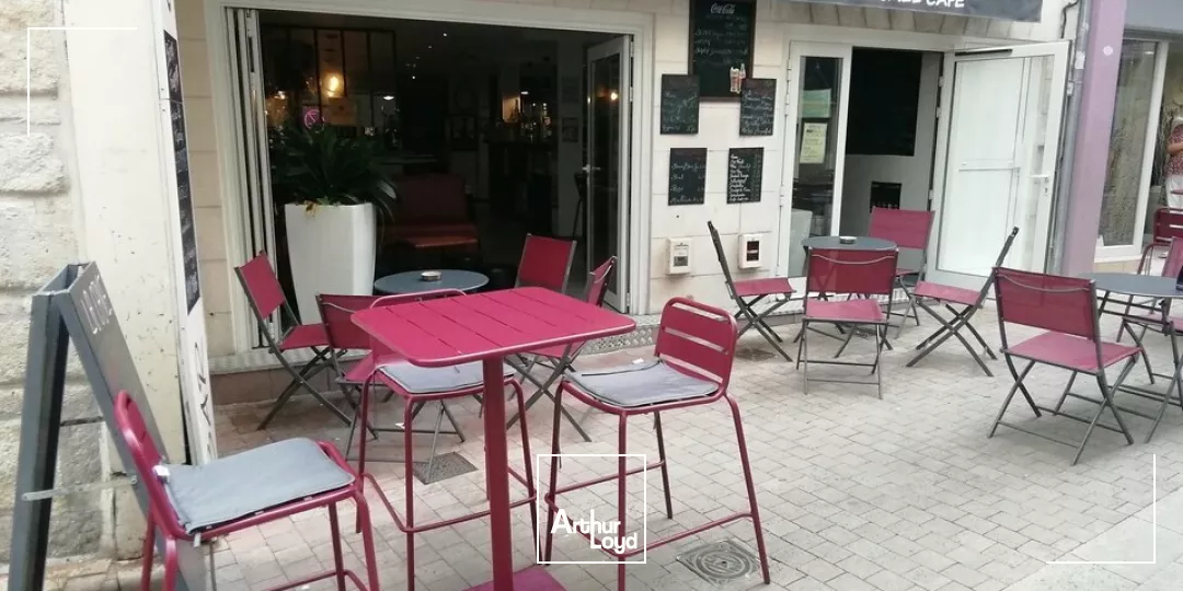 OPPORTUNITE ACHAT HYPER CENTRE NIORT BAR AVEC LOGEMENT ET TERRASSE