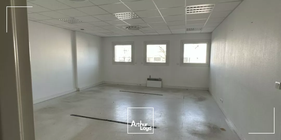 BUREAUX À LOUER DANS L'IMMEUBLE DE LA CHAMBRE DES MÉTIERS-PROCHES TOUTES COMMODITÉS 