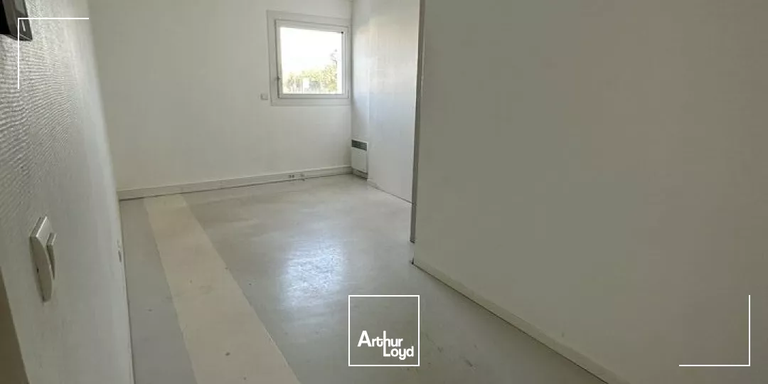 BUREAUX À LOUER DANS L'IMMEUBLE DE LA CHAMBRE DES MÉTIERS-PROCHES TOUTES COMMODITÉS 