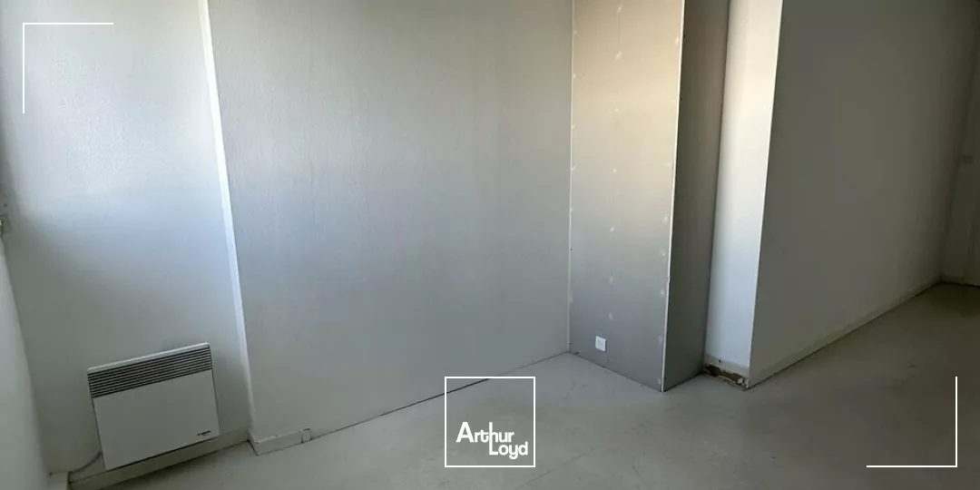 BUREAUX À LOUER DANS L'IMMEUBLE DE LA CHAMBRE DES MÉTIERS-PROCHES TOUTES COMMODITÉS 