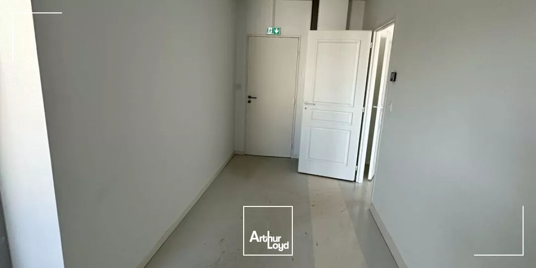 BUREAUX À LOUER DANS L'IMMEUBLE DE LA CHAMBRE DES MÉTIERS-PROCHES TOUTES COMMODITÉS 