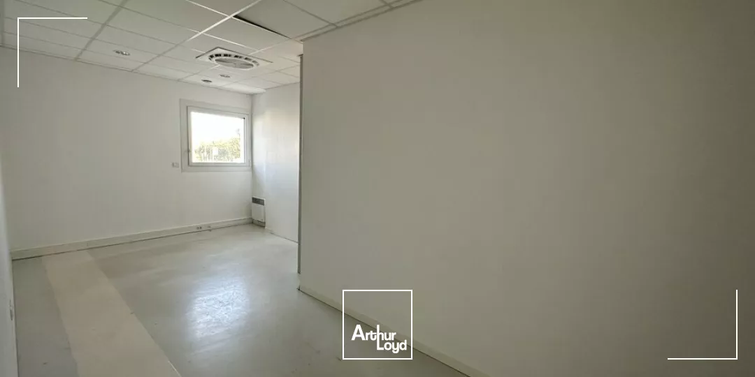 BUREAUX À LOUER DANS L'IMMEUBLE DE LA CHAMBRE DES MÉTIERS-PROCHES TOUTES COMMODITÉS 