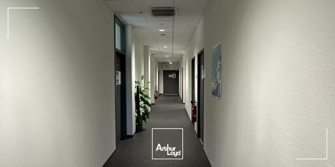 BUREAUX À LOUER DANS L'IMMEUBLE DE LA CHAMBRE DES MÉTIERS-PROCHES TOUTES COMMODITÉS 