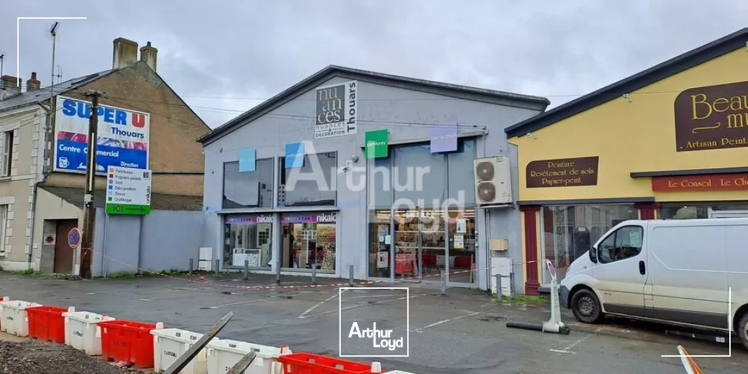 A LOUER LOCAL COMMERCIAL AXE CENTRE VILLE / LECLERC A THOUARS (79)