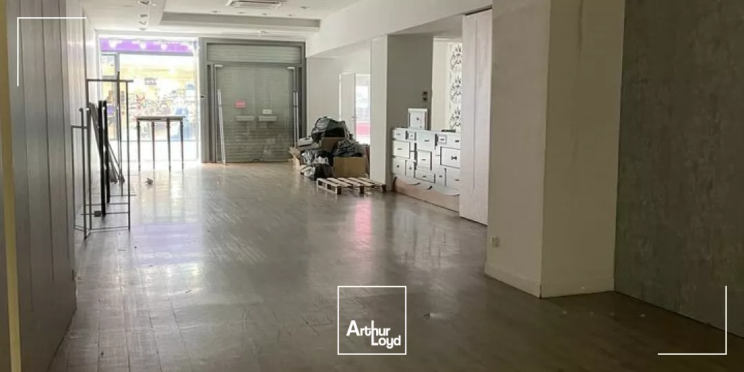 NIORT BEL EMPLACEMENT RUE PREMIUM HYPER CENTRE