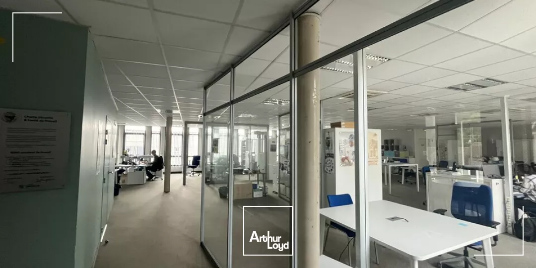 BUREAUX À LOUER POITIERS GARE - IMMEUBLE RECENT - 317m²