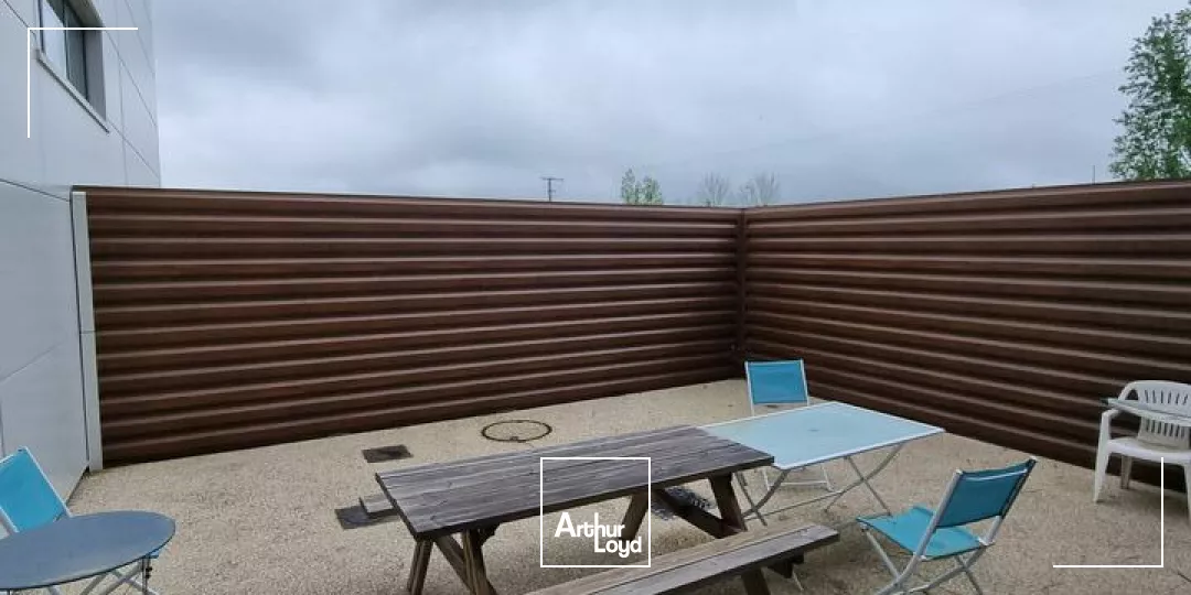 LOCAL COMMERCIAL PROFESSIONNEL RECENT AU BORD DE L'AXE ROUTIER POITIERS - CHÂTELLERAULT 