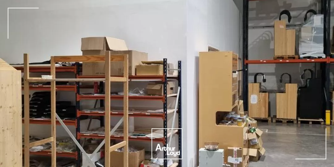 LOCAL COMMERCIAL PROFESSIONNEL RECENT AU BORD DE L'AXE ROUTIER POITIERS - CHÂTELLERAULT 