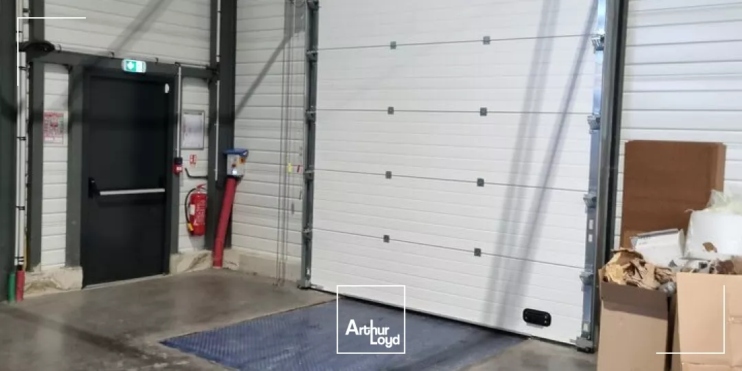 LOCAL COMMERCIAL PROFESSIONNEL RECENT AU BORD DE L'AXE ROUTIER POITIERS - CHÂTELLERAULT 