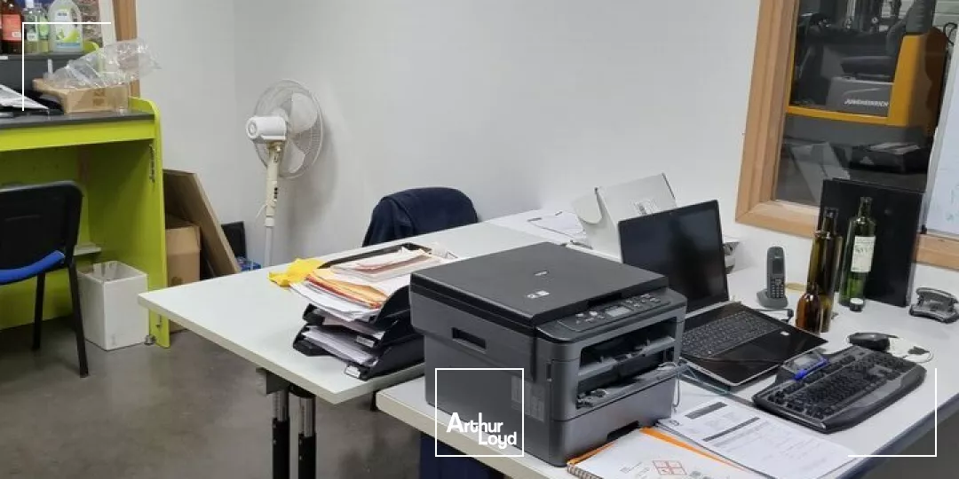 LOCAL COMMERCIAL PROFESSIONNEL RECENT AU BORD DE L'AXE ROUTIER POITIERS - CHÂTELLERAULT 