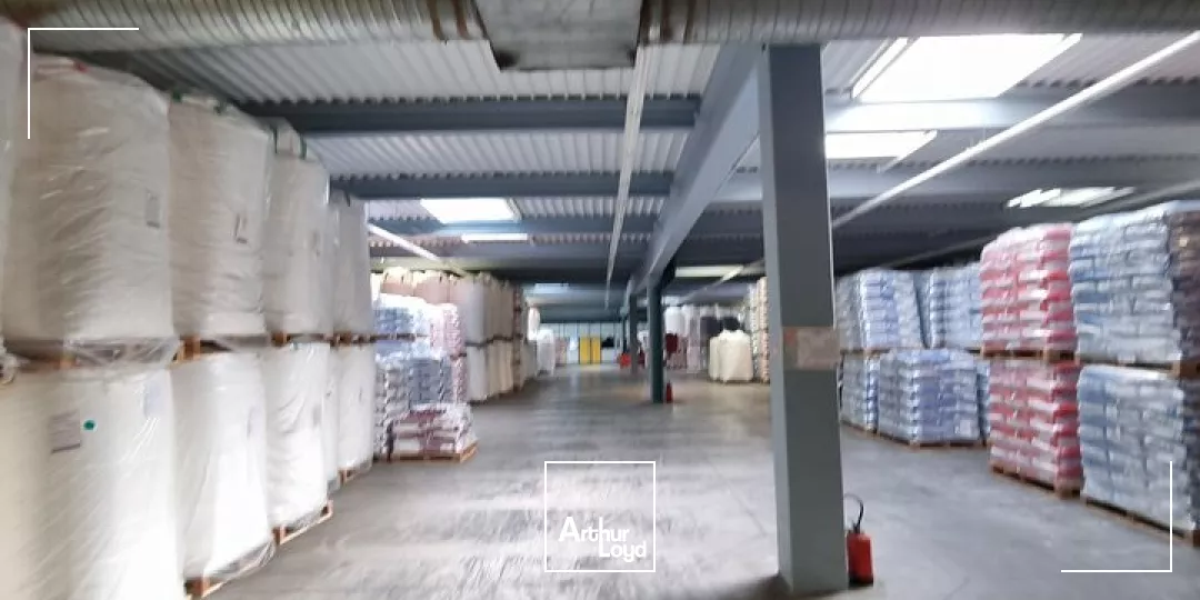 À VENDRE - LOCAL D'ACTIVITÉ IDÉAL STOCKAGE MESSAGERIE - ZA FUTUROSCOPE