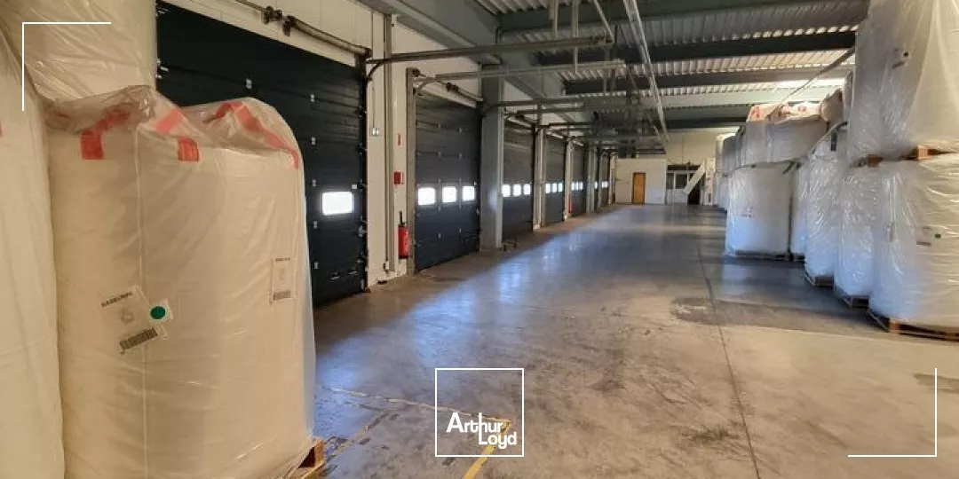 À VENDRE - LOCAL D'ACTIVITÉ IDÉAL STOCKAGE MESSAGERIE - ZA FUTUROSCOPE