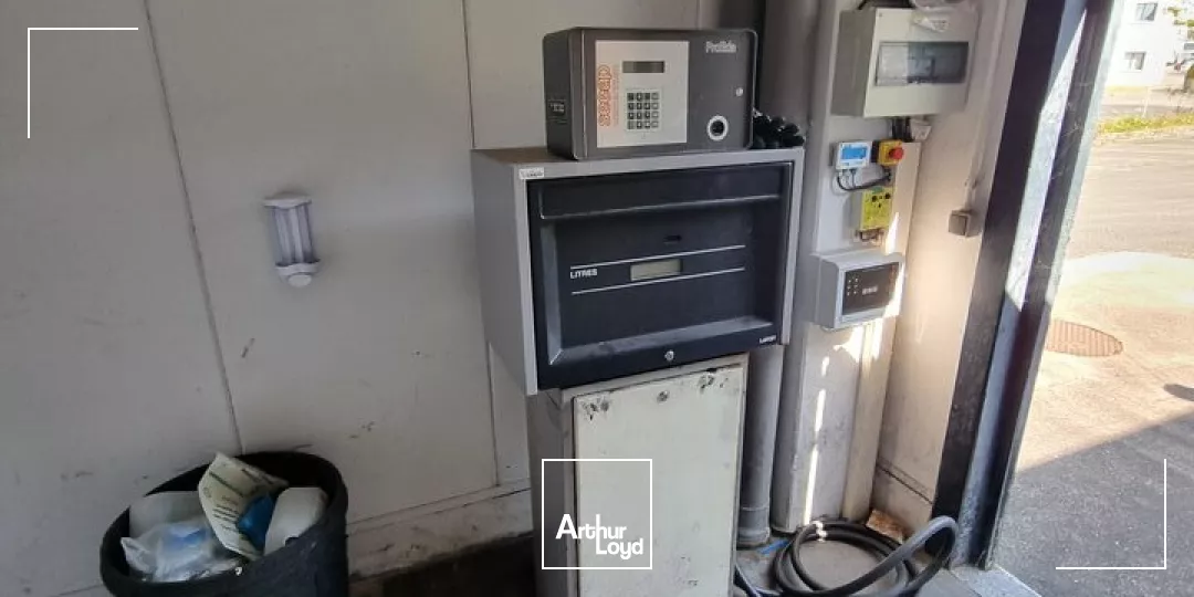 À VENDRE - LOCAL D'ACTIVITÉ IDÉAL STOCKAGE MESSAGERIE - ZA FUTUROSCOPE