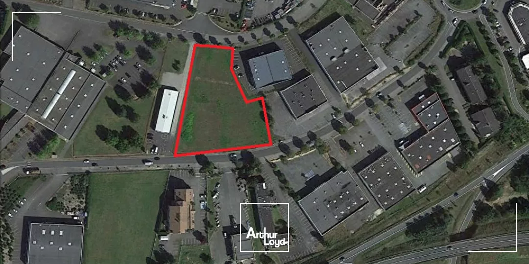 TERRAIN AVEC DOUBLE ACCES SUR ZONE INDUSTRIELLE DE CHATELLERAULT NORD