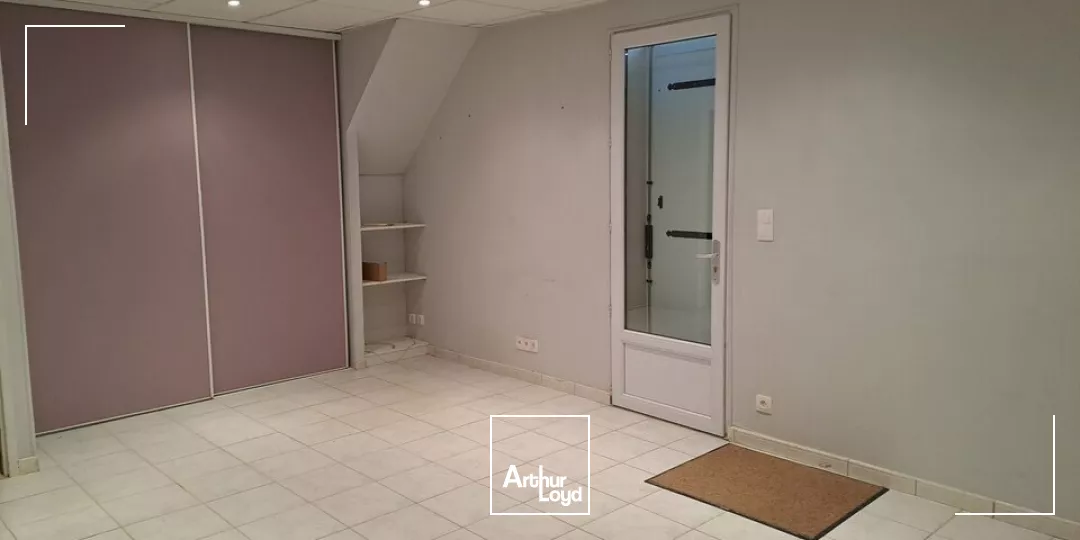 A VENDRE LOCAL D'ACTIVITE AVEC HABITATION A 10MN DE POITIERS SUD