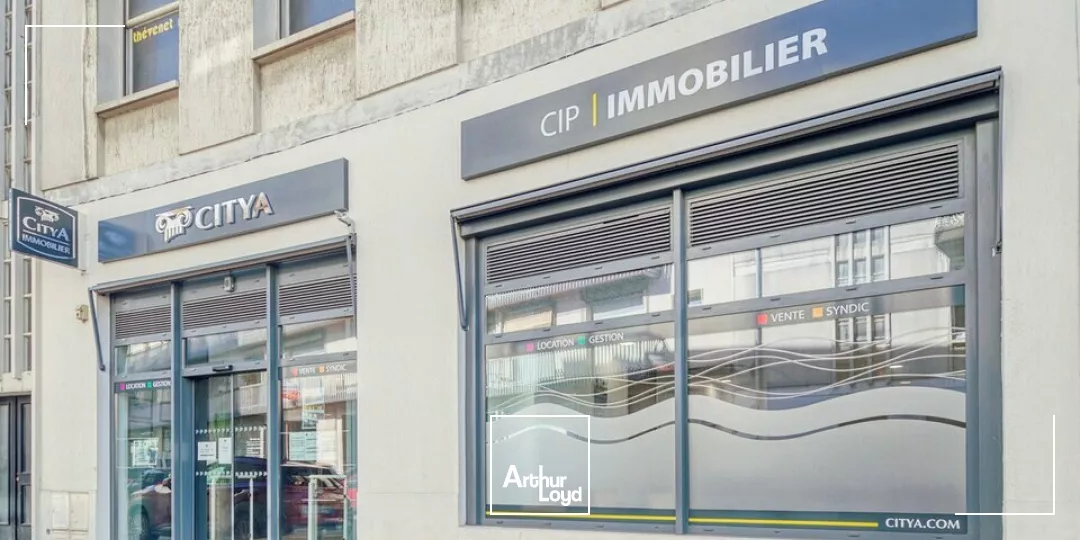 A LOUER - LOCAL COMMERCIAL / BUREAUX COMMERCIAUX IDÉALEMENT PLACÉ EN CENTRE VILLE DE POITIERS - 340m²