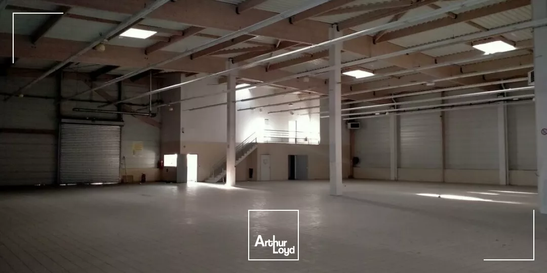 A LOUER LOCAL D'ACTIVITE SUR AXE POITIERS / CHATELLERAULT