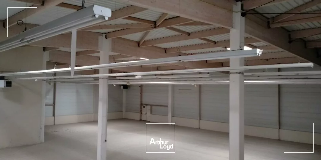 A LOUER LOCAL D'ACTIVITE SUR AXE POITIERS / CHATELLERAULT