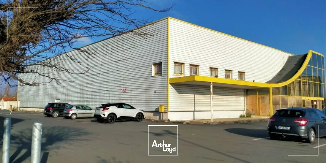 A LOUER LOCAL D'ACTIVITE SUR AXE POITIERS / CHATELLERAULT