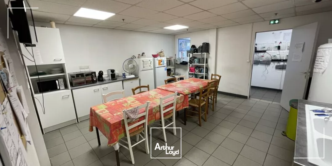 BUREAUX ET LOCAUX D'ACTIVITE 515m² A LOUER SUR CHATELLERAULT NORD 