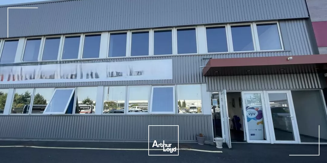 BUREAUX ET LOCAUX D'ACTIVITE 715m² A LOUER SUR CHATELLERAULT NORD 