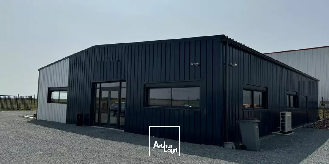 A VENDRE ZONE MENDES FRANCE NIORT CHAURAY BUREAU ET STOCKAGE D'ENVIRON 295m2 UTILE AVEC PARKINGS FONCIER CLOS ET PORTE SECTIONNELLE