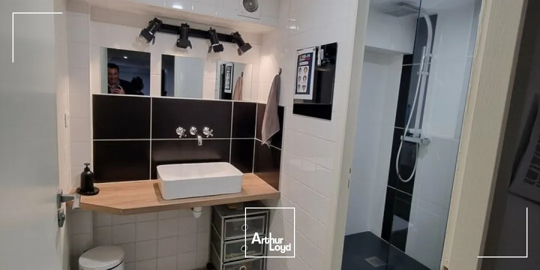 BUREAUX TYPE LOFT- CHARME ET PRESTATIONS DE QUALITÉ PROCHE GARE DE POITIERS - 238M²