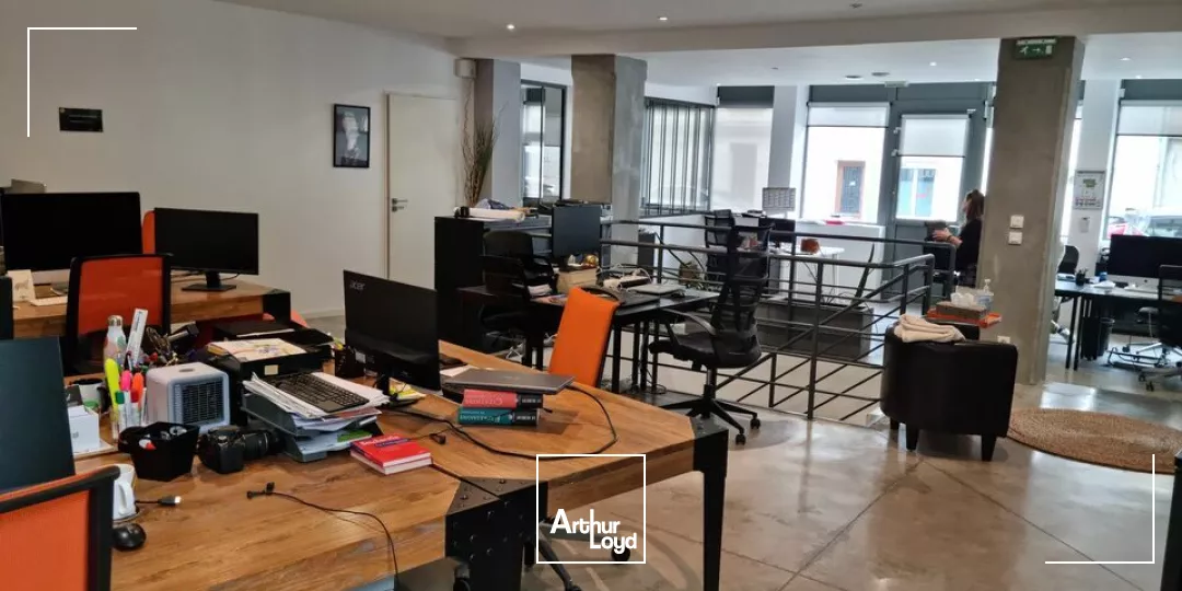 BUREAUX TYPE LOFT- CHARME ET PRESTATIONS DE QUALITÉ PROCHE GARE DE POITIERS - 238M²