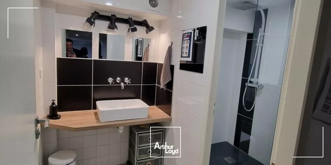 BUREAUX TYPE LOFT- CHARME ET PRESTATIONS DE QUALITÉ PROCHE GARE DE POITIERS - 238M²