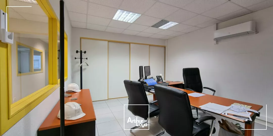 SAINT BENOIT GRAND LARGE POLYCLINIQUE - BUREAUX A LOUER 155m²