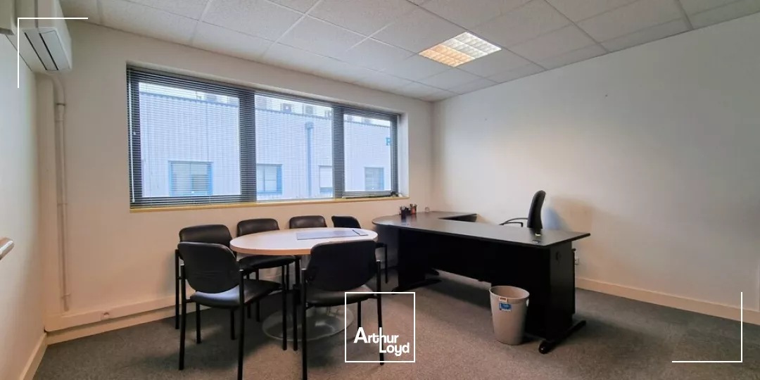 SAINT BENOIT GRAND LARGE POLYCLINIQUE - BUREAUX A LOUER 155m²