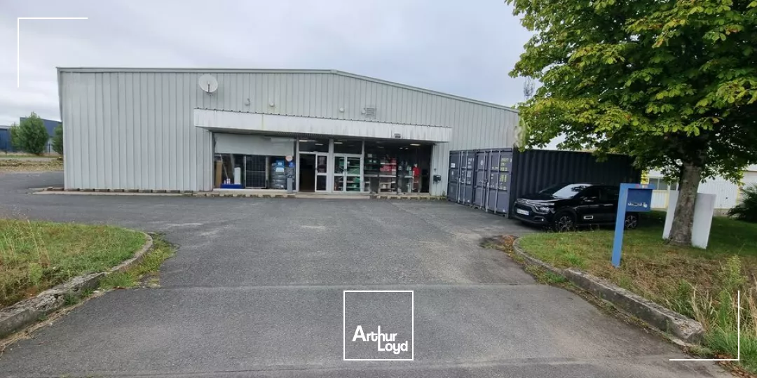 A LOUER LOCAL COMMERCIAL DE 340M² - ZONE NORD GRAND CHATELLERAULT