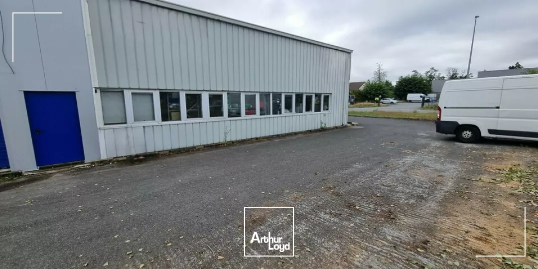 A LOUER LOCAL COMMERCIAL DE 340M² - ZONE NORD GRAND CHATELLERAULT