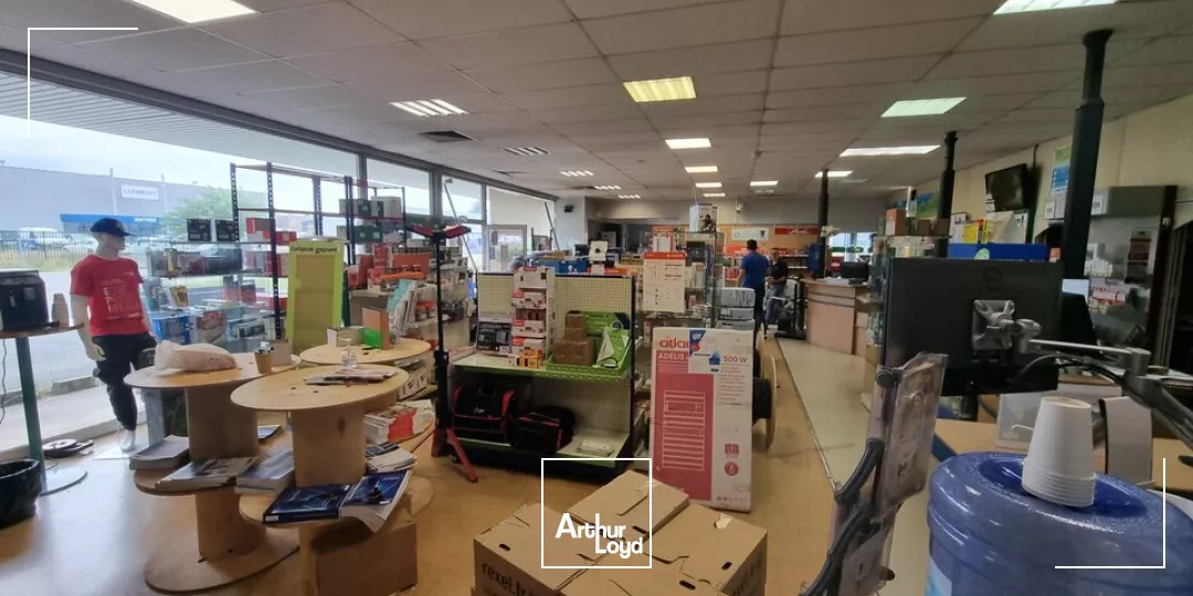 A LOUER LOCAL COMMERCIAL DE 340M² - ZONE NORD GRAND CHATELLERAULT
