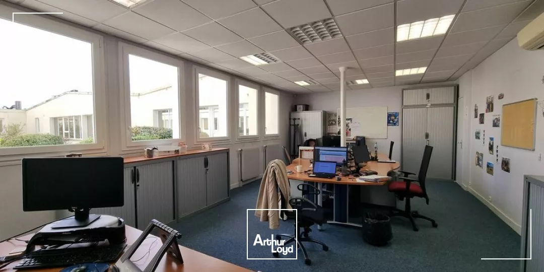 A VENDRE IMMEUBLE TERTIAIRE LOUE - 998m² POITIERS DEMI LUNE