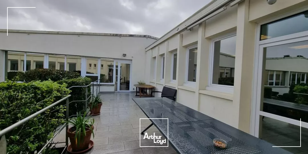 A VENDRE IMMEUBLE TERTIAIRE LOUE - 998m² POITIERS DEMI LUNE