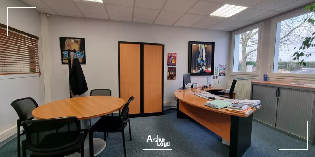 A VENDRE IMMEUBLE TERTIAIRE LOUE - 998m² POITIERS DEMI LUNE