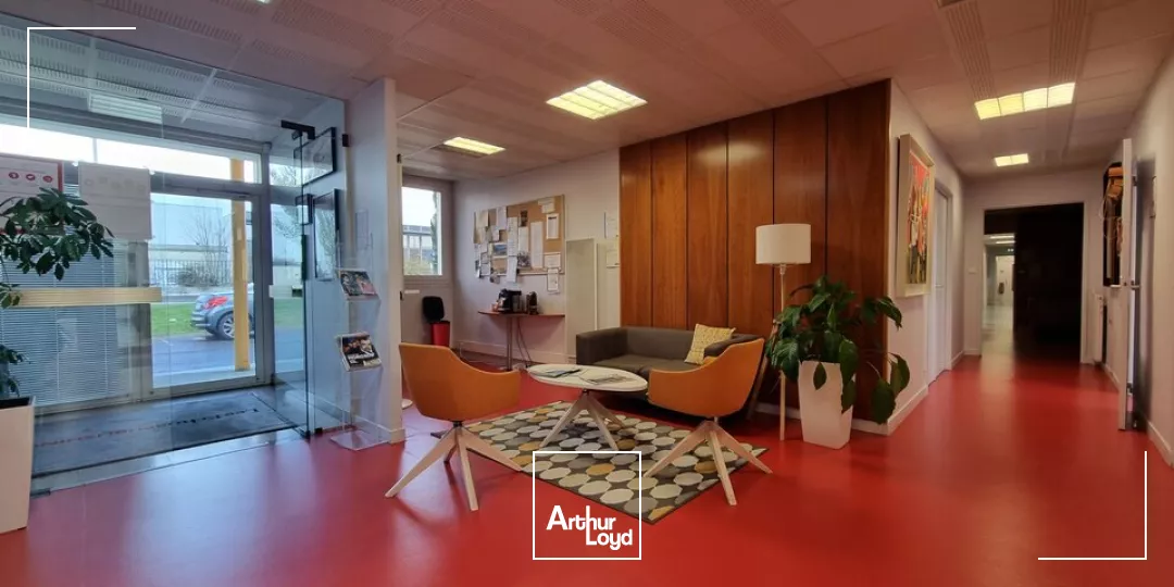 A VENDRE IMMEUBLE TERTIAIRE LOUE - 998m² POITIERS DEMI LUNE