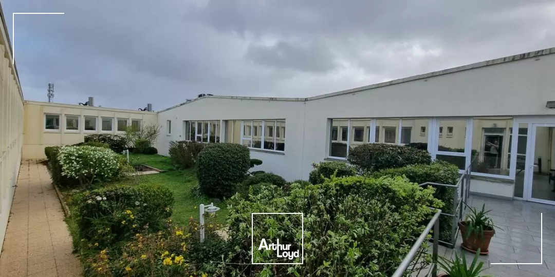 A VENDRE IMMEUBLE TERTIAIRE LOUE - 998m² POITIERS DEMI LUNE