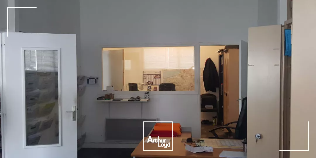 POITIERS ZI REPUBLIQUE - LOCAL D'ACTIVITE - ENTREPOT A LOUER D'UNE SURFACE DE 500 m²