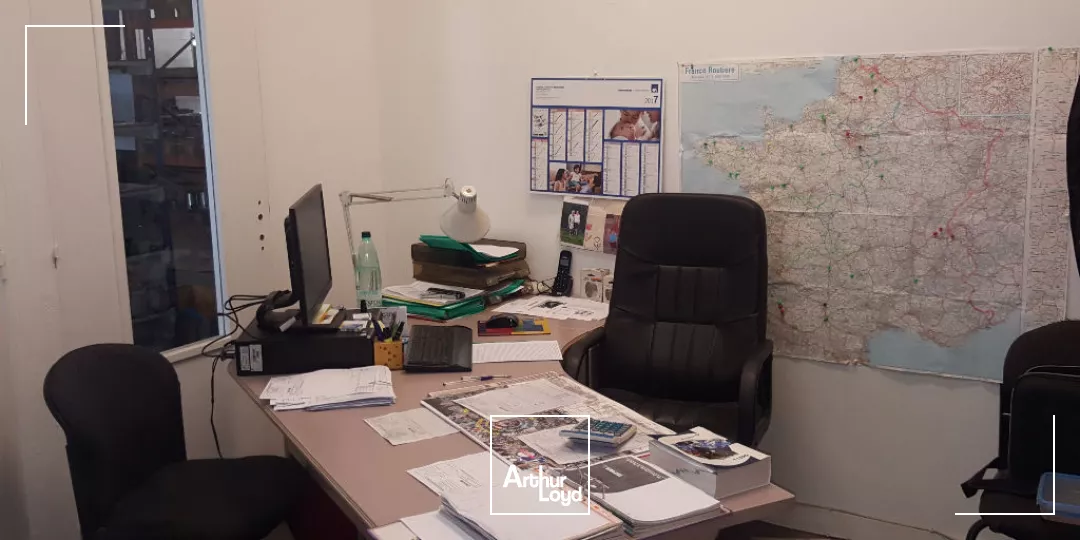 POITIERS ZI REPUBLIQUE - LOCAL D'ACTIVITE - ENTREPOT A LOUER D'UNE SURFACE DE 500 m²