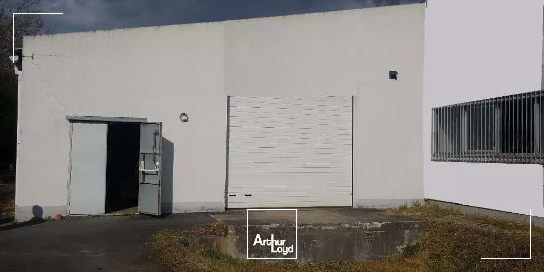 A LOUER - LOCAL D'ACTIVITÉ / ENTREPÔT D'UNE SURFACE DE 832m² AU SEIN DE LA ZONE DE LA RÉPUBLIQUE