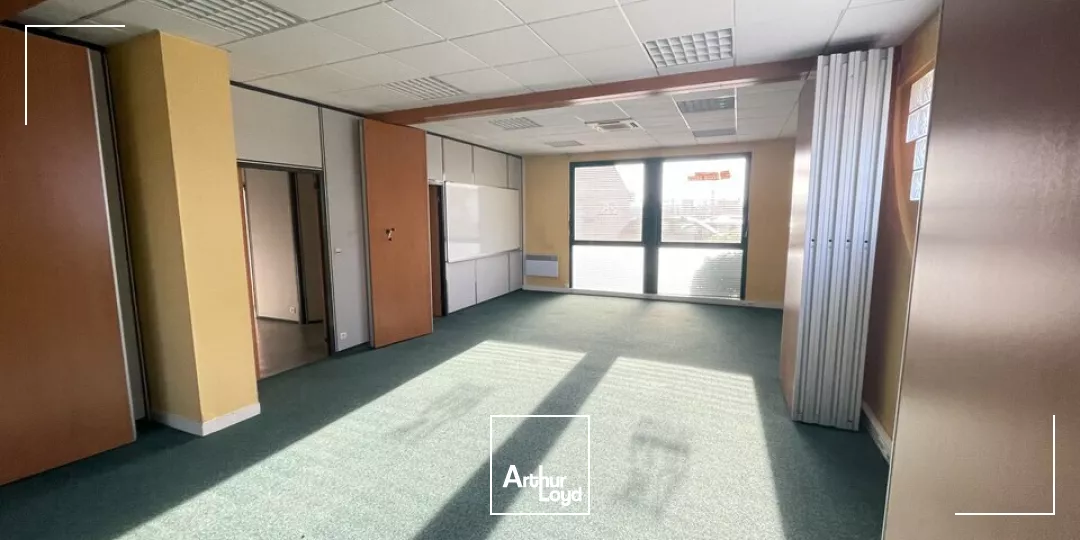 A LOUER BUREAUX EN RDC POITIERS AU COEUR DE LA ZONE DE LA REPUBLIQUE- 300m²